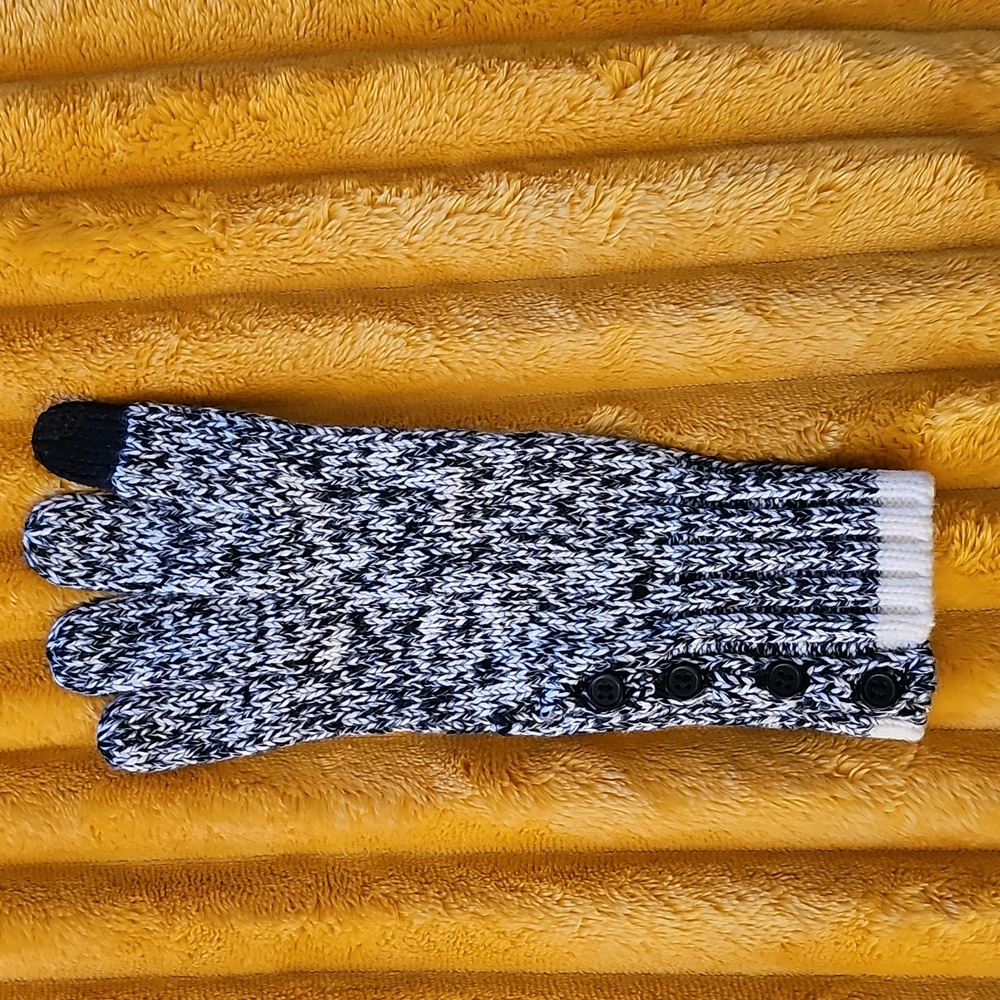 Women's Gloves - Picture 5 of 15